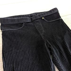 HUE Super Stretch Whale Corduroy Leggings